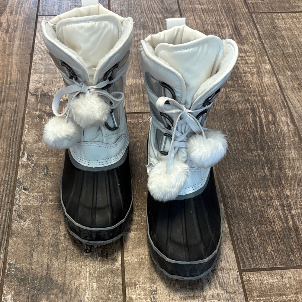 Chic Two-Tone Ankle Boots with Pom Poms